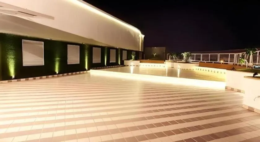 Mumbai Metro - The Executive Hotel