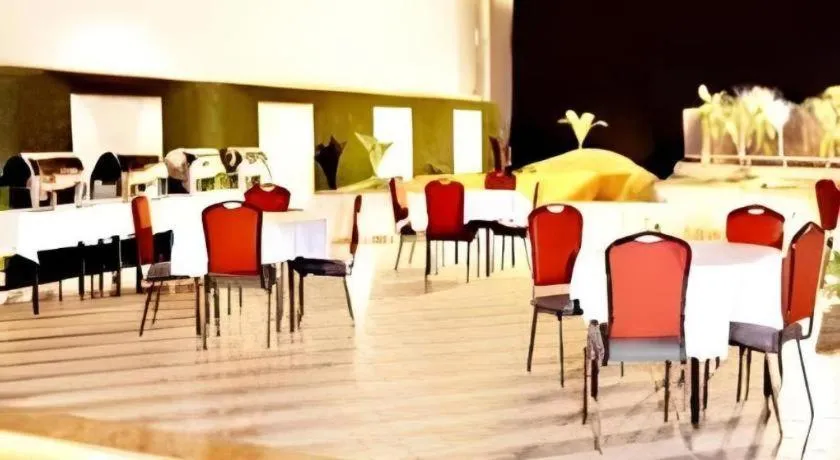 Mumbai Metro - The Executive Hotel