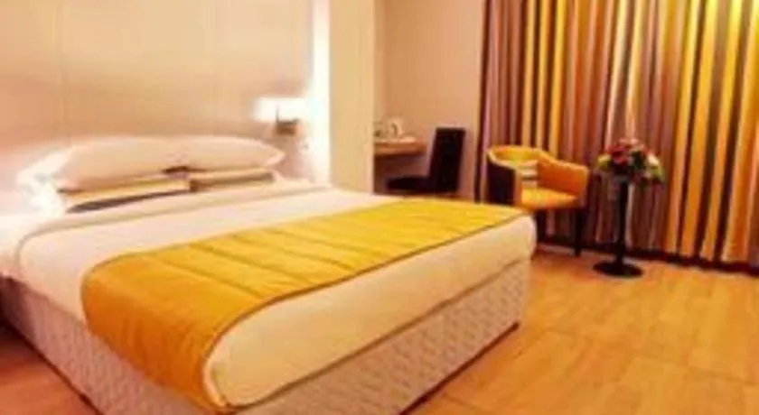 Bed in Mumbai Metro - The Executive Hotel