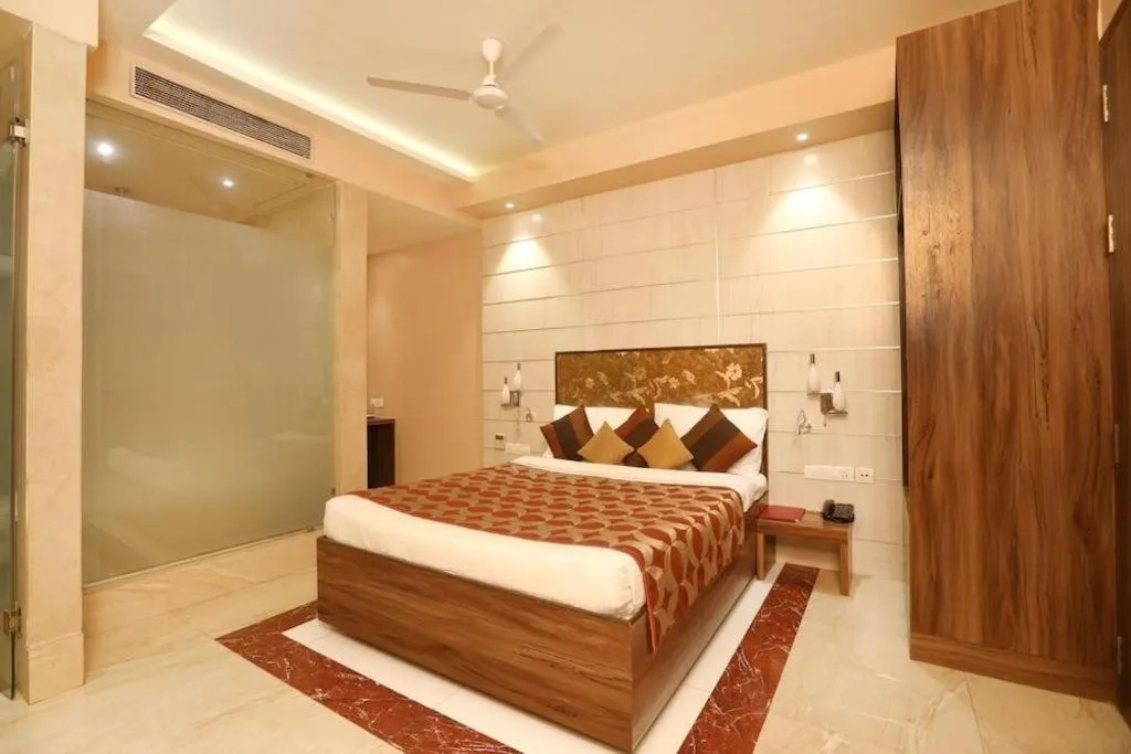Bed in Mumbai Metro - The Executive Hotel