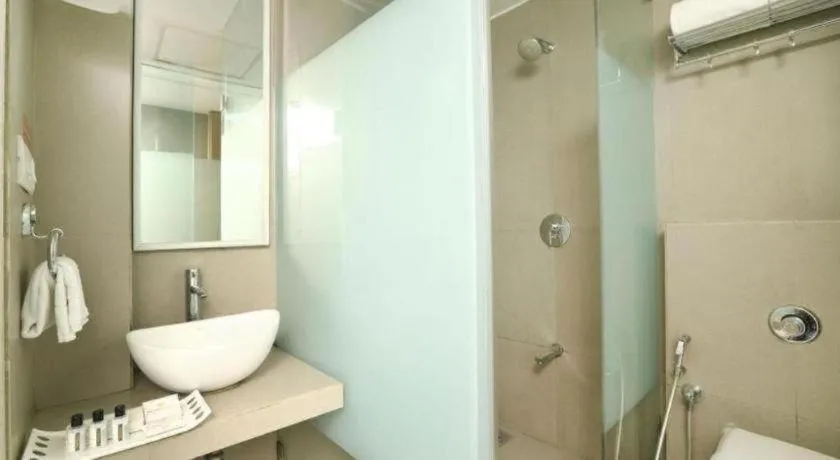 Mumbai Metro - The Executive Hotel