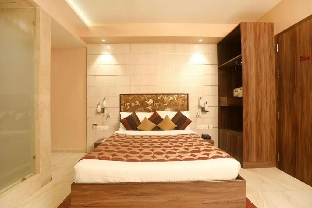 Bed in Mumbai Metro - The Executive Hotel