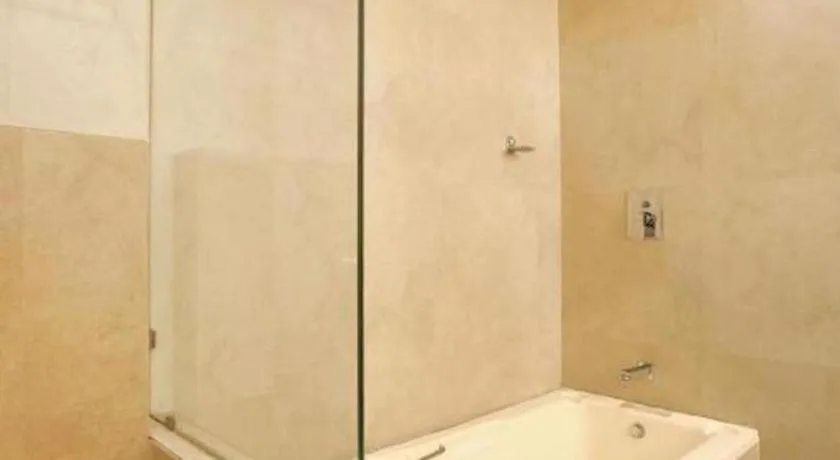 Mumbai Metro - The Executive Hotel