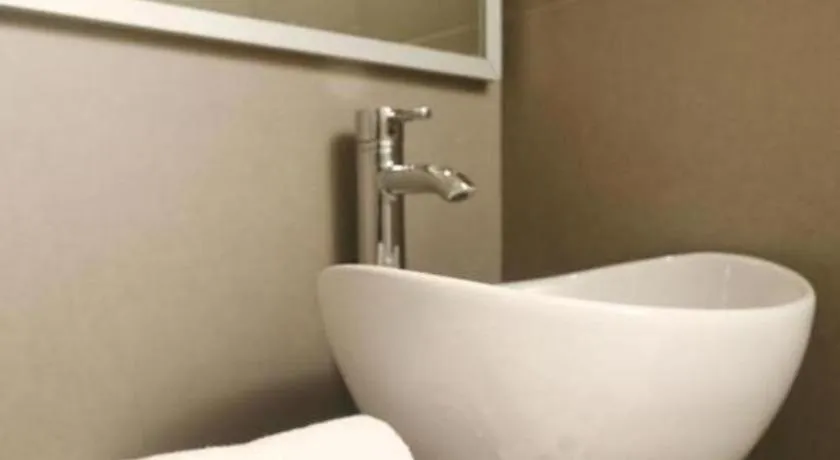 Mumbai Metro - The Executive Hotel