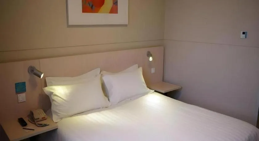 Bed in Jinjiang Inn Baotou Train Station Banch