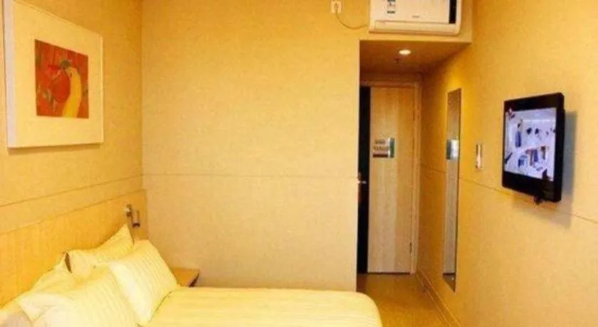 Bed in Jinjiang Inn Baotou Train Station Banch