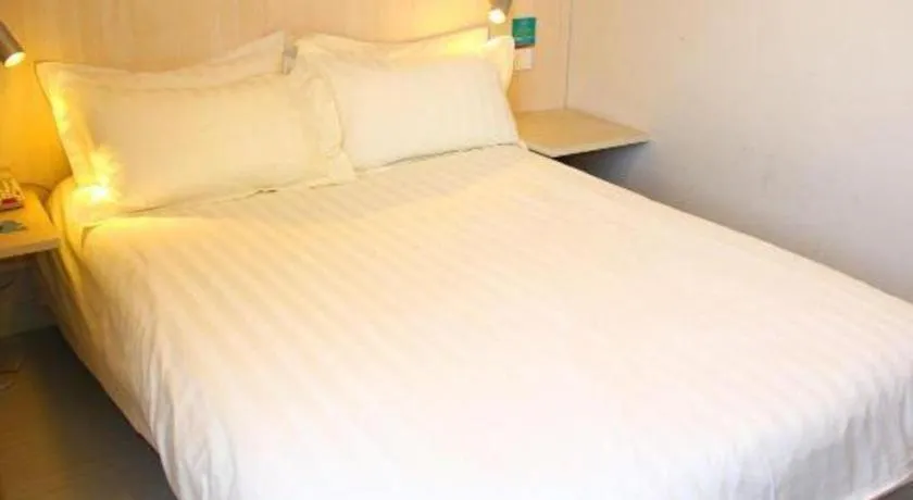 Bed in Jinjiang Inn Baotou Train Station Banch