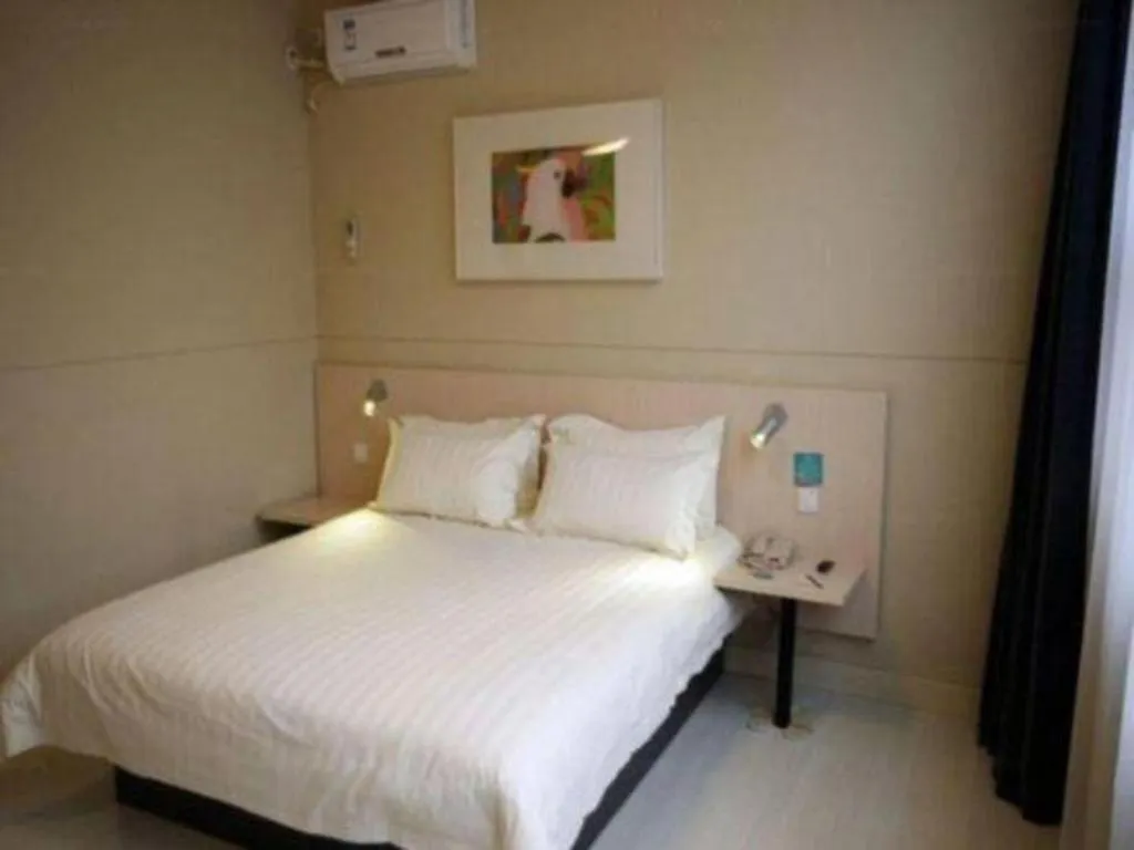 Bed in Jinjiang Inn Baotou Train Station Banch