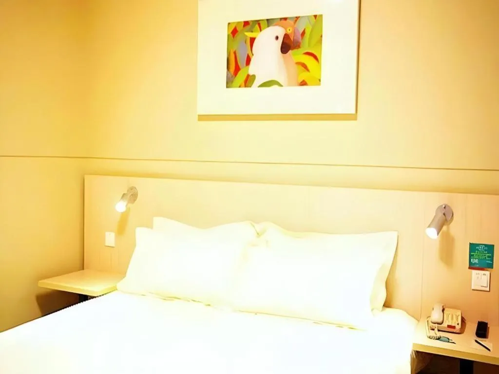 Bed in Jinjiang Inn Baotou Train Station Banch