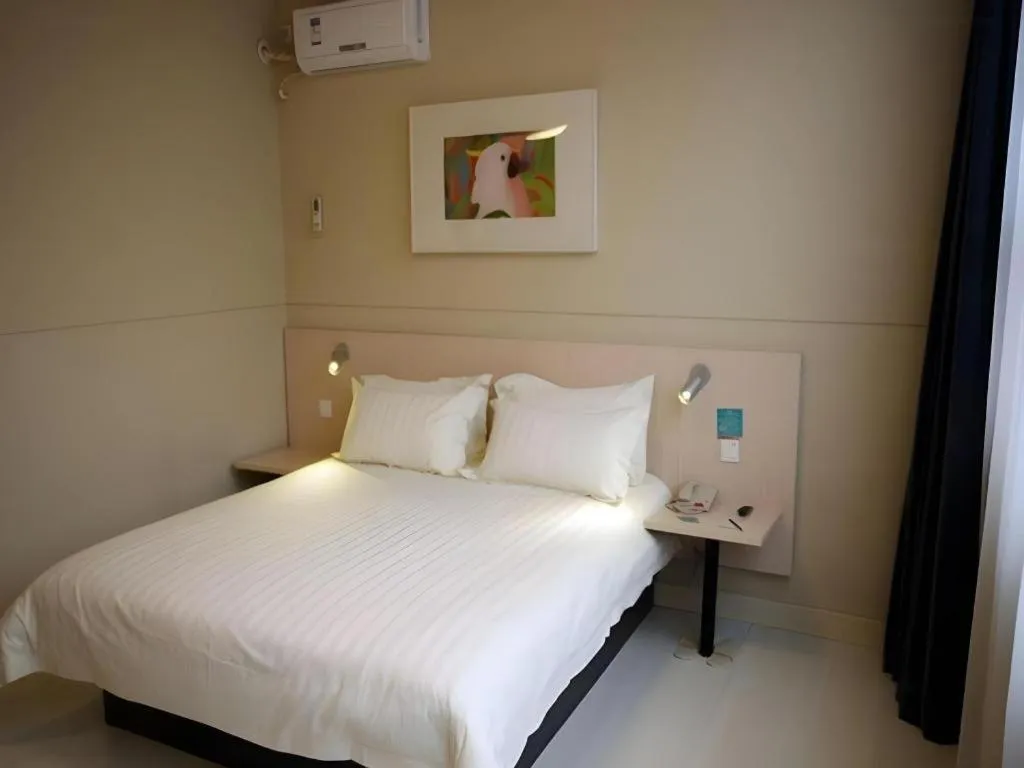 Bed in Jinjiang Inn Baotou Train Station Banch