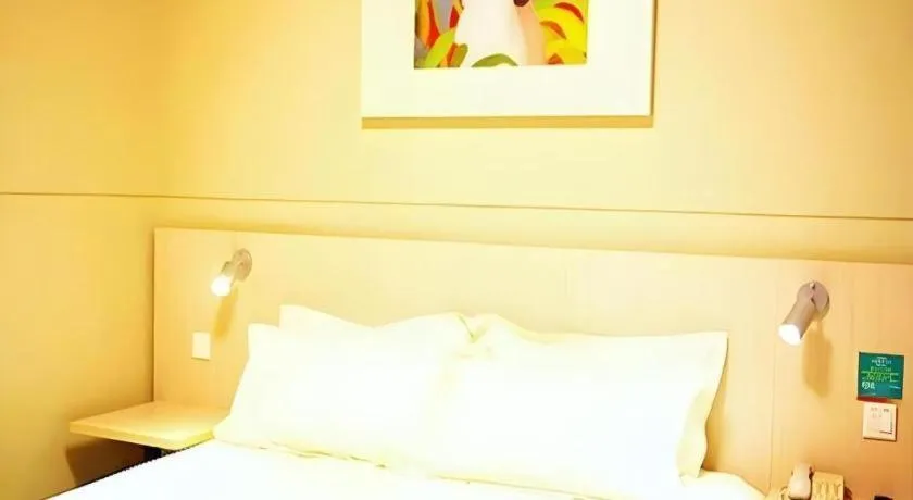 Bed in Jinjiang Inn Baotou Train Station Banch