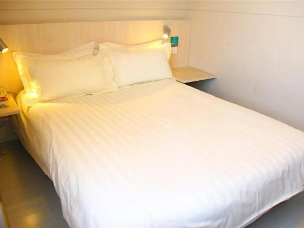 Bed in Jinjiang Inn Baotou Train Station Banch