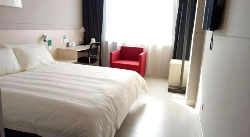 Bed in Jinjiang Inn Shanghai International Tourism and Resorts Zone Kangxin Highway Branch