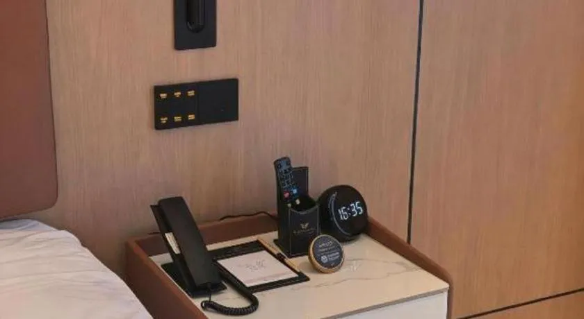 Vienna International Hotel Wuhan Huanghelou Pengliuyang Metro Station