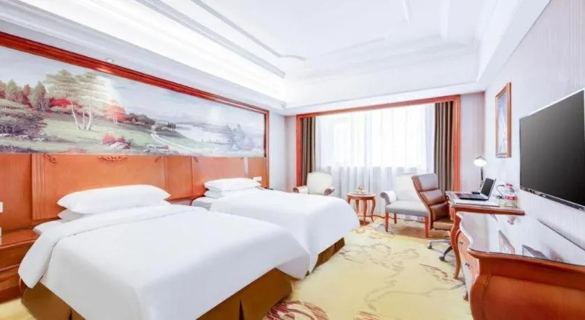 Bed in Vienna International Hotel Wuhan Huanghelou Pengliuyang Metro Station