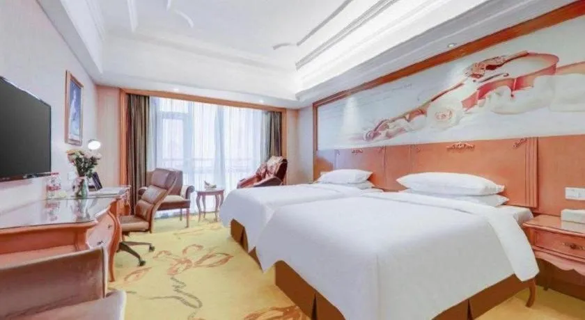 Bed in Vienna International Hotel Wuhan Huanghelou Pengliuyang Metro Station