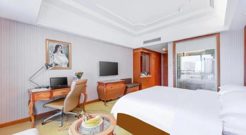 Bed in Vienna International Hotel Wuhan Huanghelou Pengliuyang Metro Station
