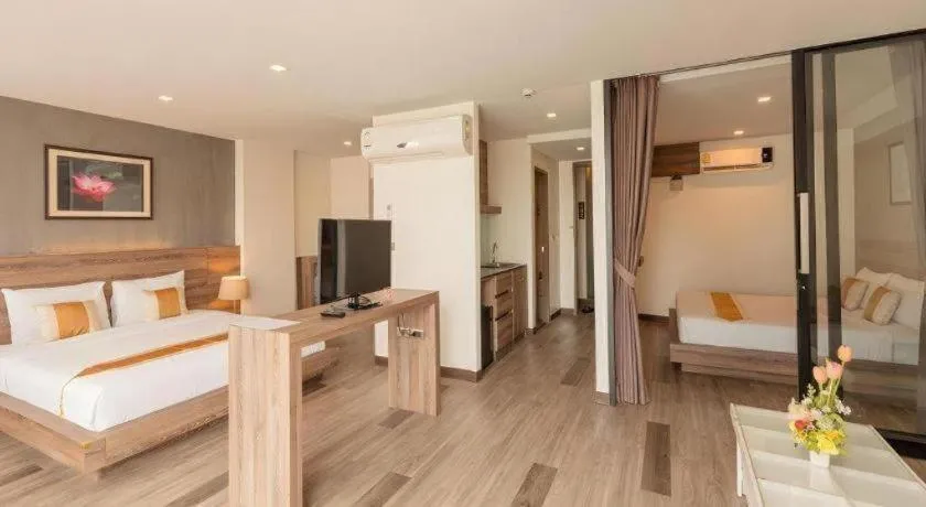 Bed in B2 Bangna Premier Hotel