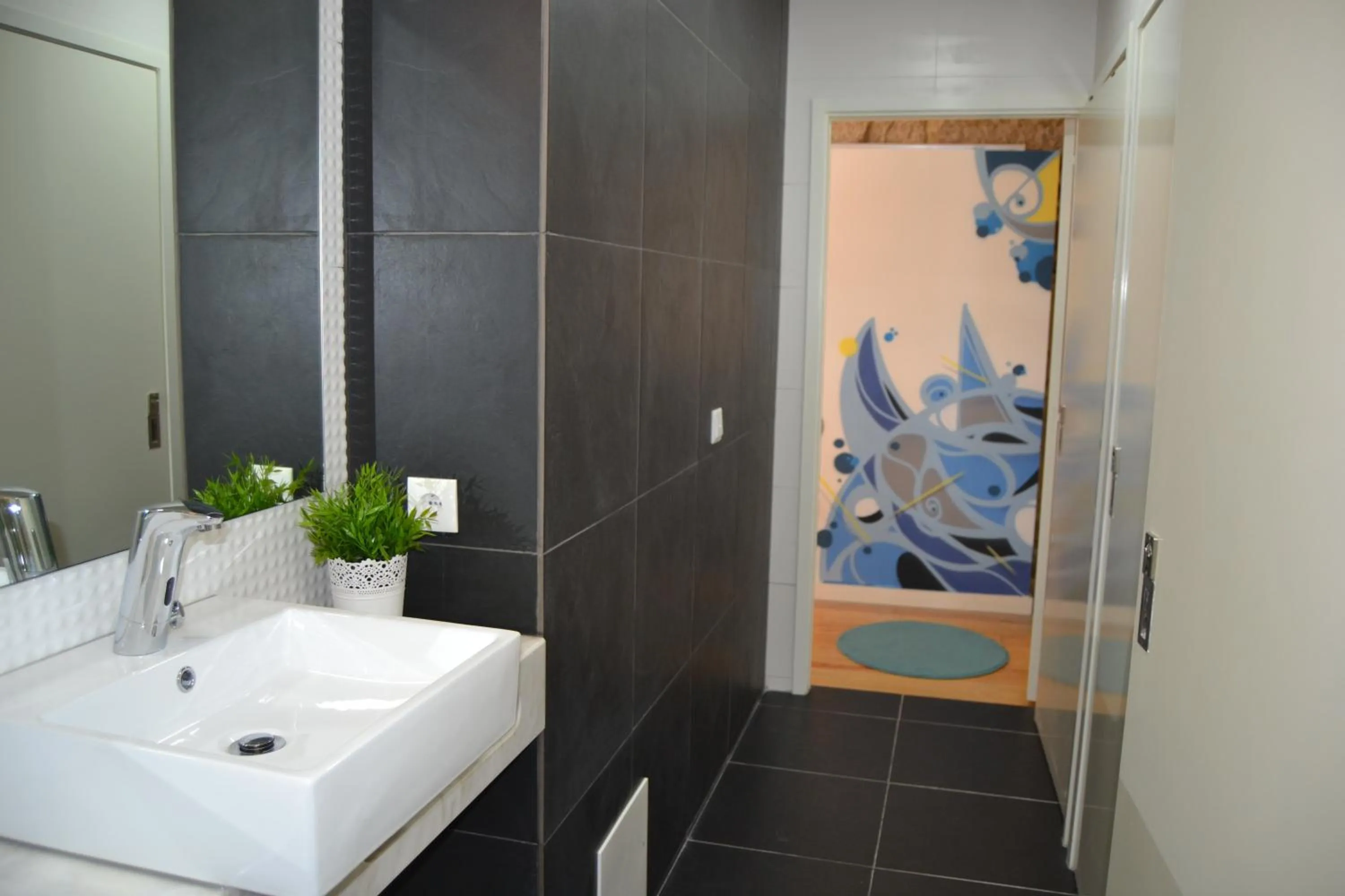 Bathroom in Happy Porto Hostel