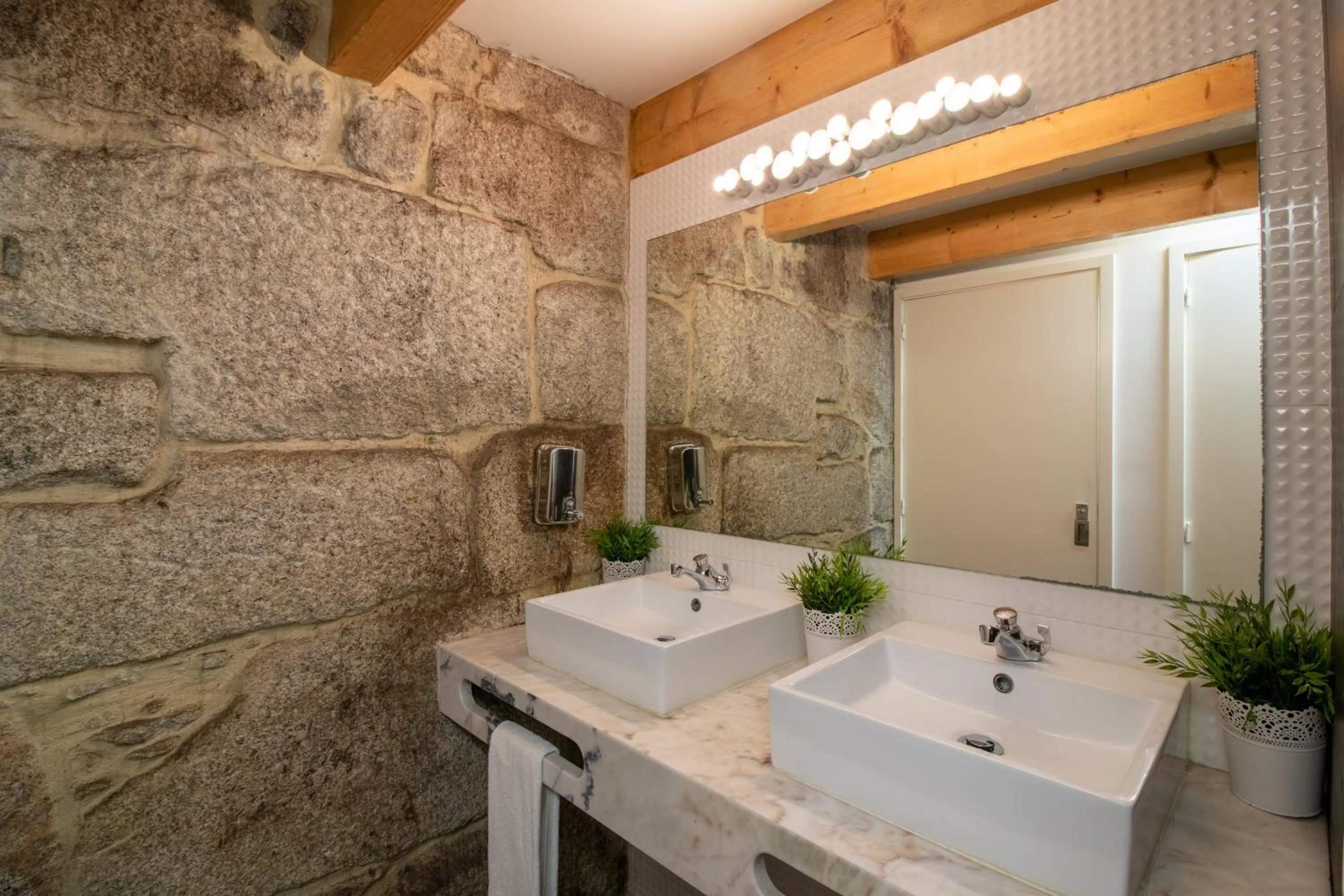 Shower in Happy Porto Hostel