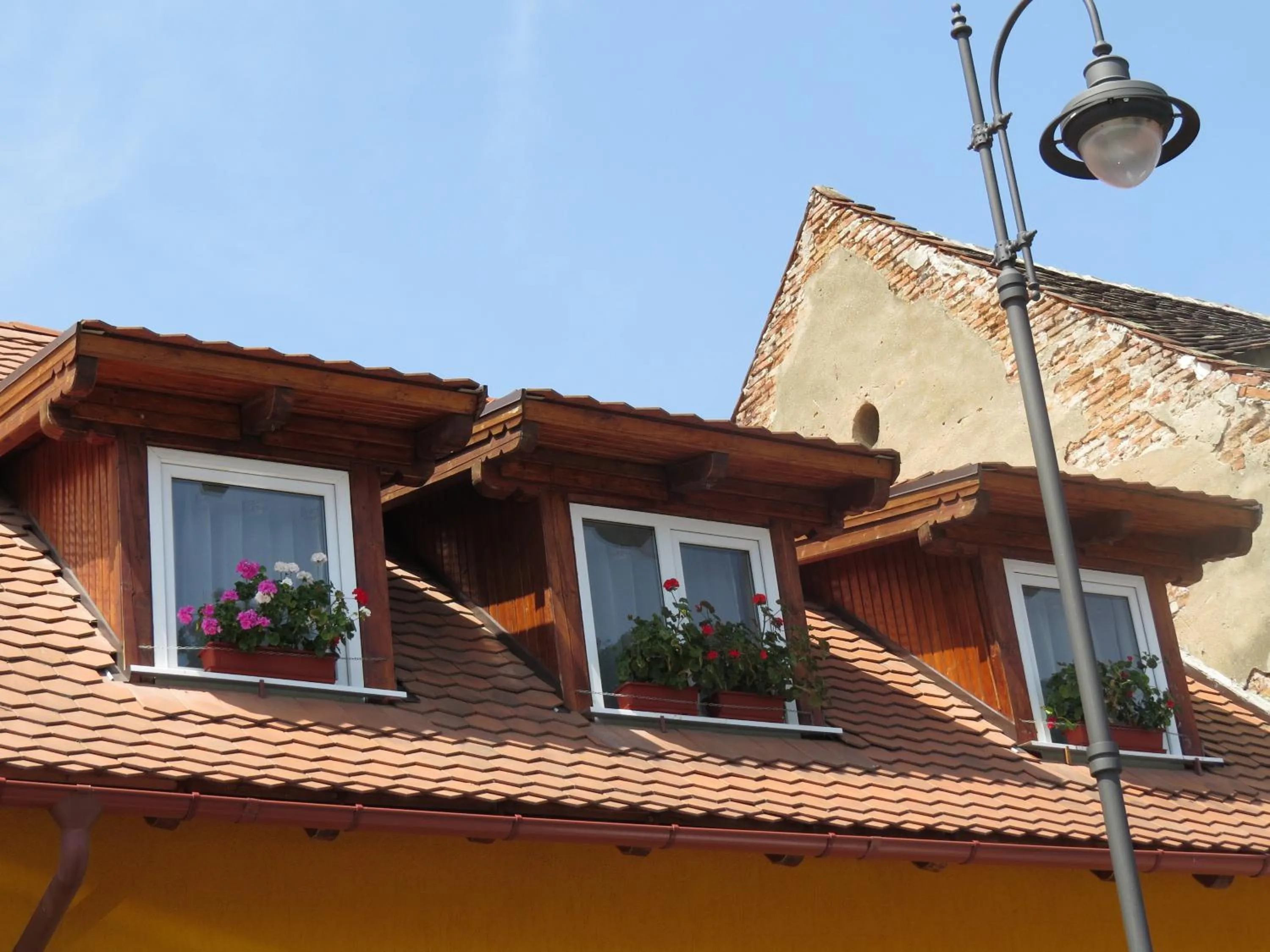 Property building in Casa Todor