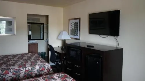 Bed in Village Motor Inn