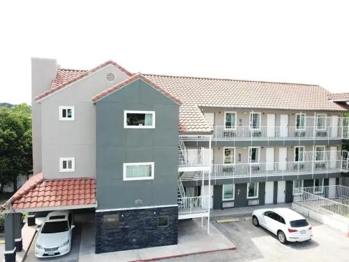 Village Motor Inn