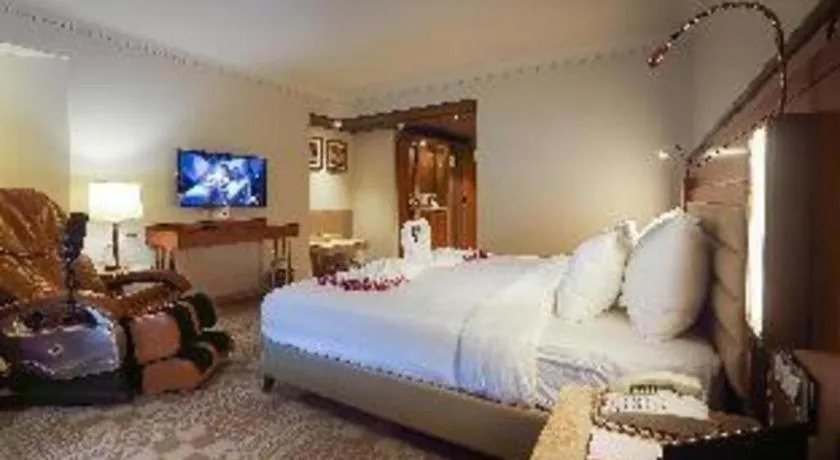 Bed in The Grandeur Boutique Hotel