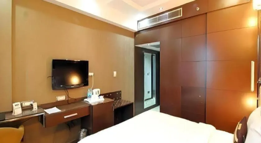 Bed in Hotel Signature Grand