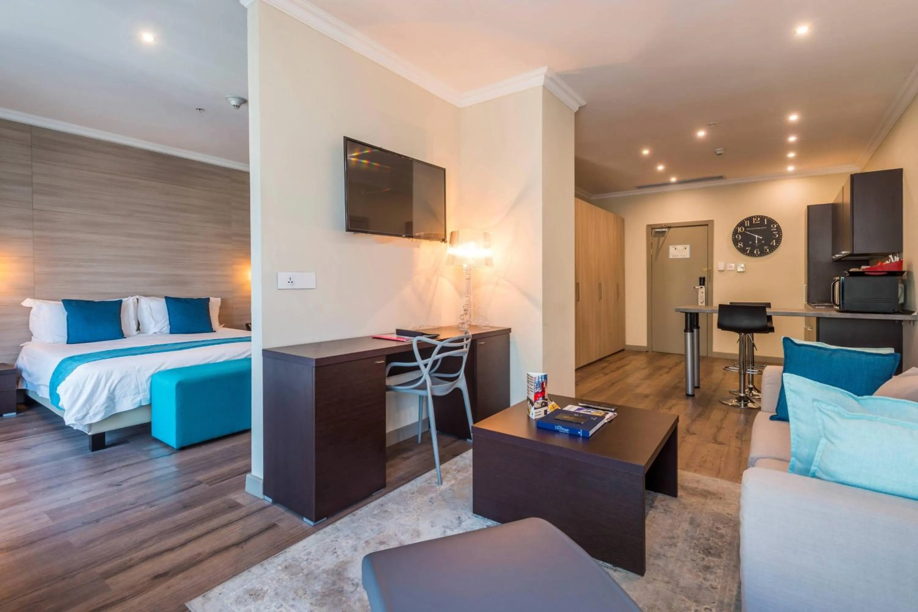 Bedroom, Bed in Protea Hotel by Marriott Gaborone Masa Square