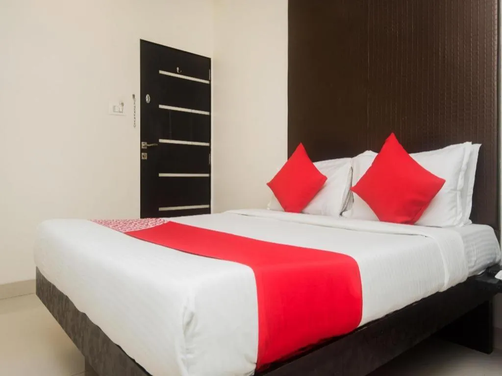 Bed in OYO 3782 Hotel Adnoc Inn
