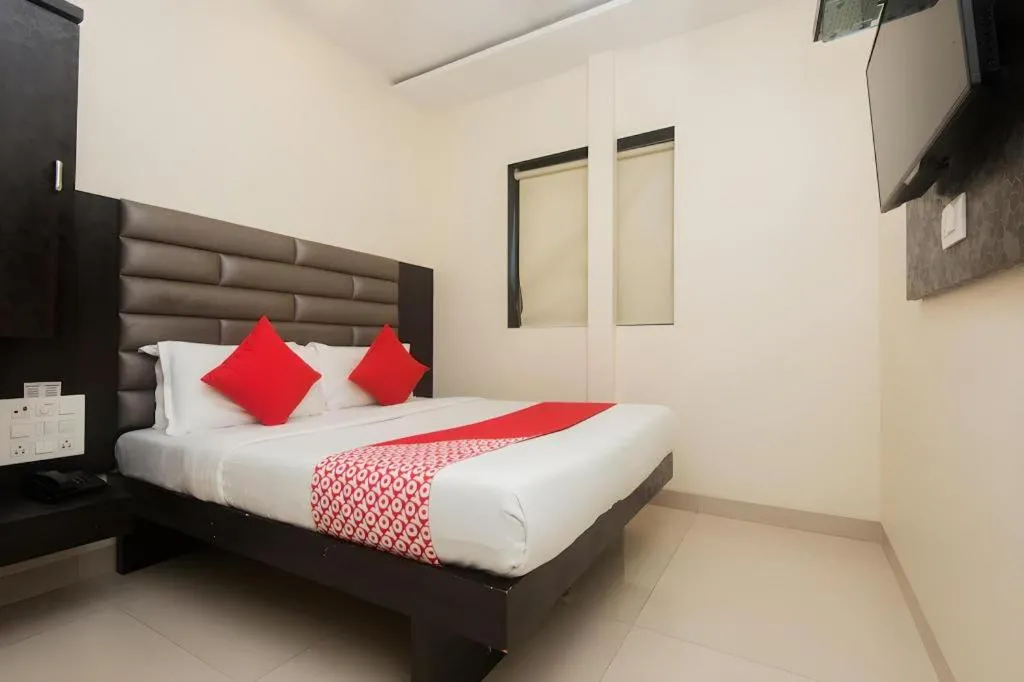 Bed in OYO 3782 Hotel Adnoc Inn