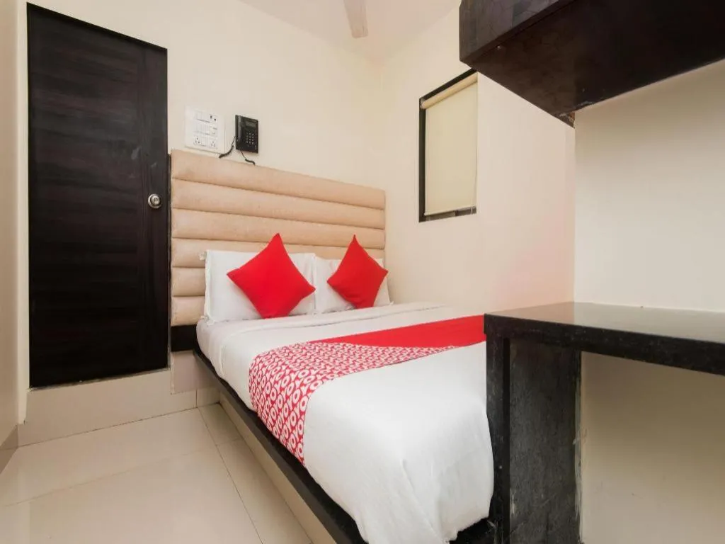 Bed in OYO 3782 Hotel Adnoc Inn