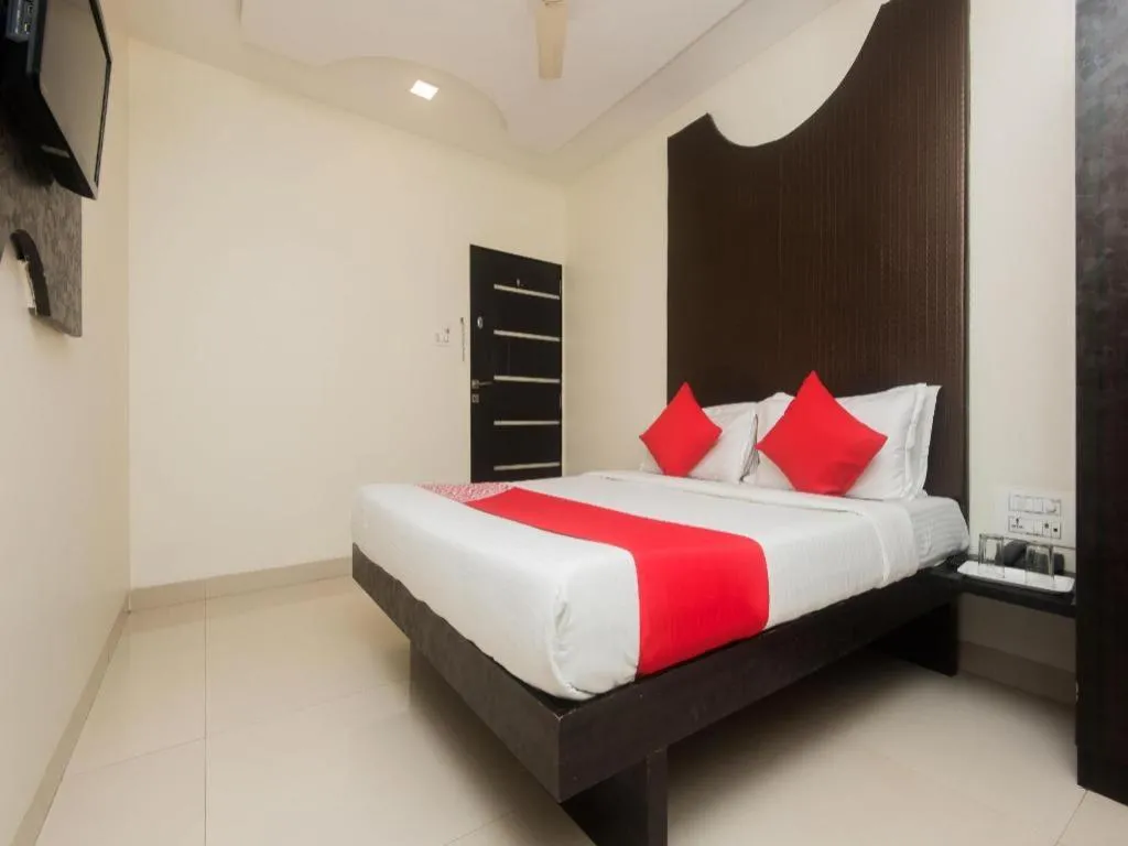 Bed in OYO 3782 Hotel Adnoc Inn