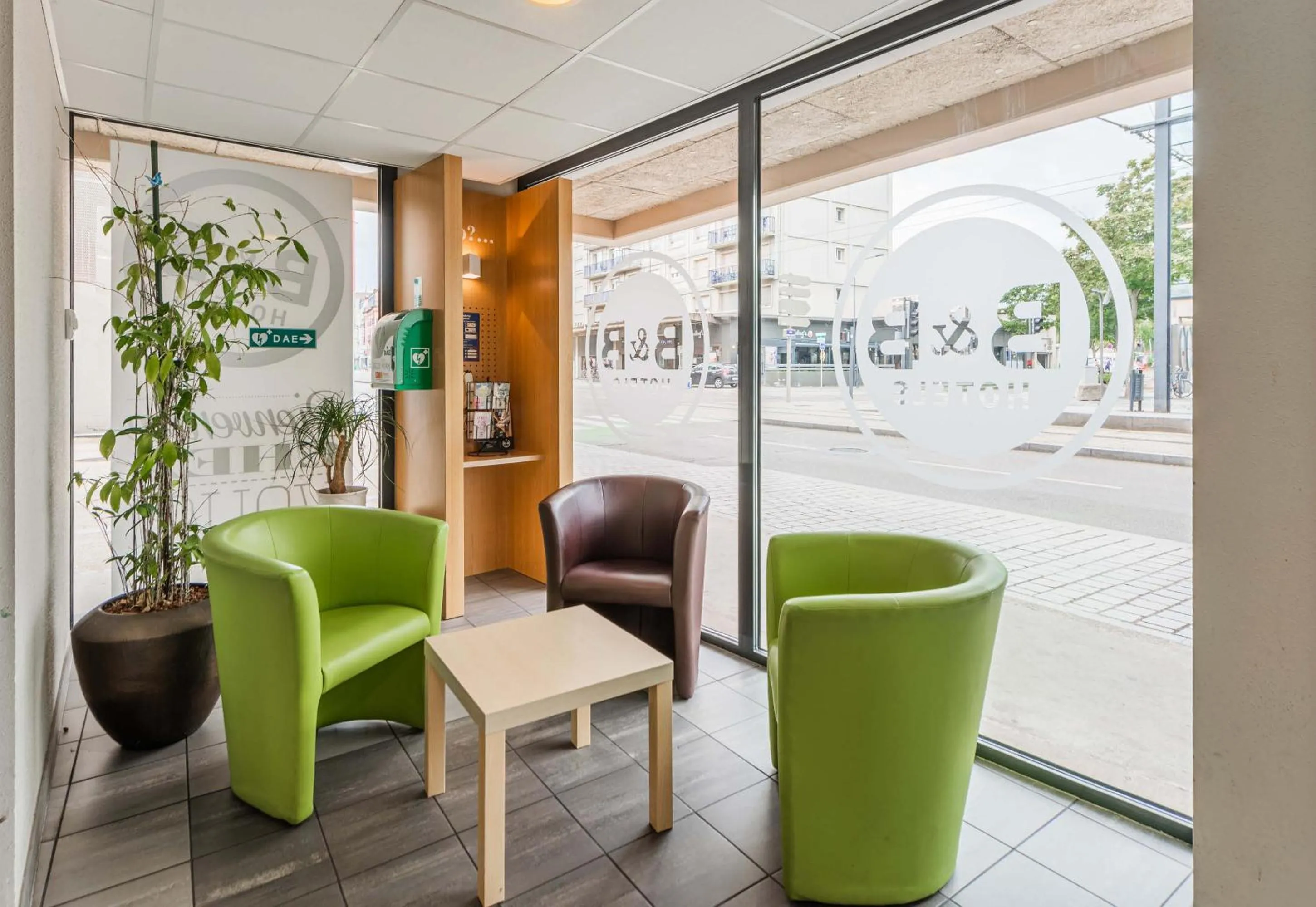 Seating area in B&B HOTEL Lens Musée Du Louvre
