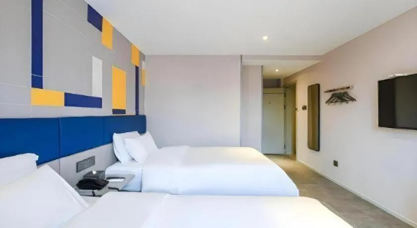 Bed in 7 Days Inn Fuzhou Three Lanes and Seven Alleys Dongjiekou Metro Station