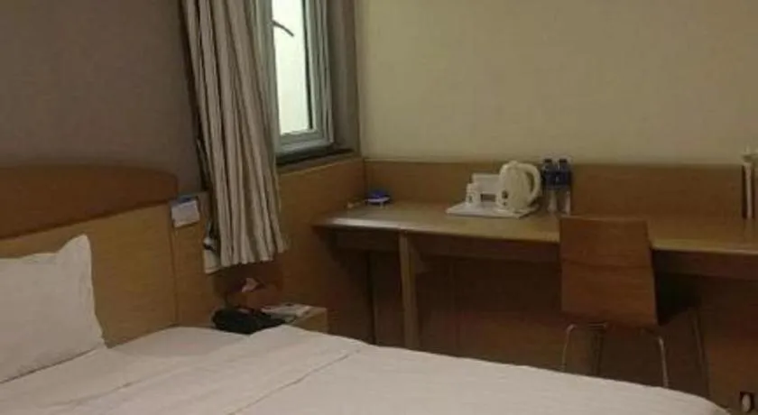 Bed in 7 Days Inn Fuzhou Three Lanes and Seven Alleys Dongjiekou Metro Station