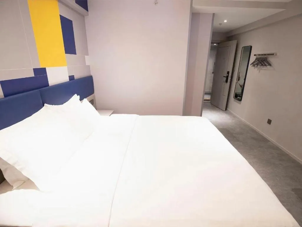 Bed in 7 Days Inn Fuzhou Three Lanes and Seven Alleys Dongjiekou Metro Station