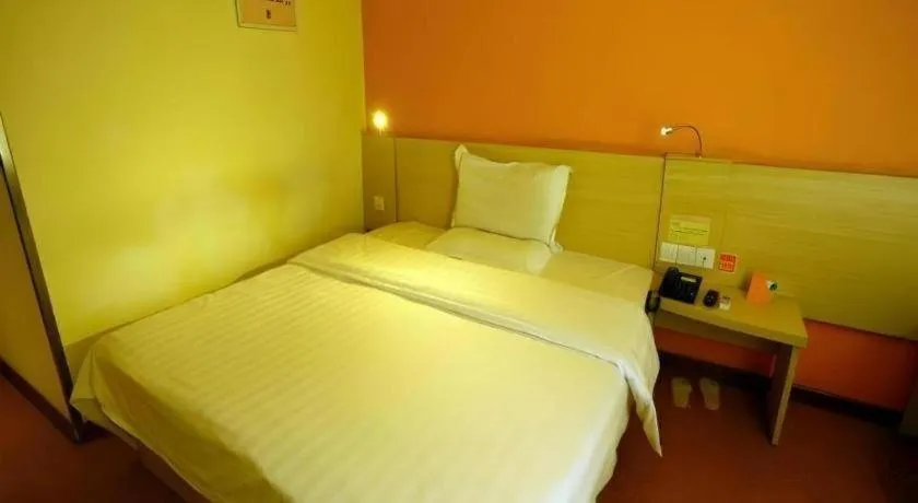 Bed in 7 Days Inn Fuzhou Three Lanes and Seven Alleys Dongjiekou Metro Station