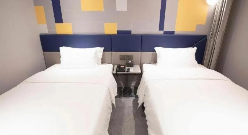 Bed in 7 Days Inn Fuzhou Three Lanes and Seven Alleys Dongjiekou Metro Station
