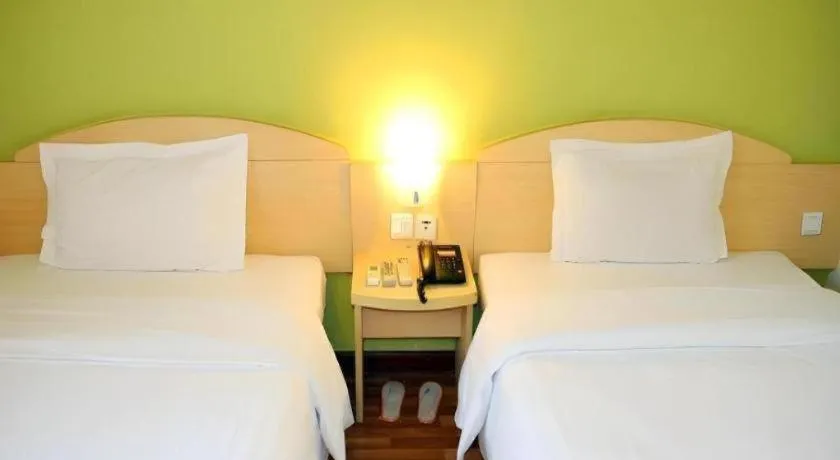 Bed in 7 Days Inn Fuzhou Three Lanes and Seven Alleys Dongjiekou Metro Station