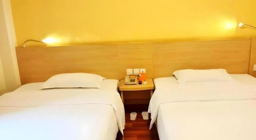 Bed in 7 Days Inn Fuzhou Three Lanes and Seven Alleys Dongjiekou Metro Station