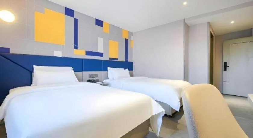 Bed in 7 Days Inn Fuzhou Three Lanes and Seven Alleys Dongjiekou Metro Station