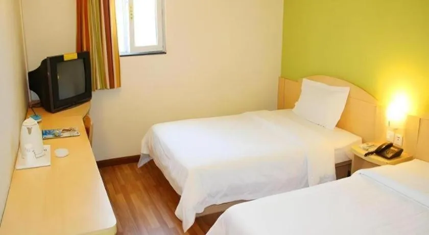 Bed in 7 Days Inn Fuzhou Three Lanes and Seven Alleys Dongjiekou Metro Station