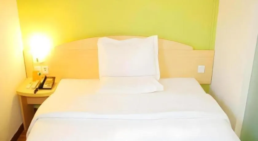 Bed in 7 Days Inn Fuzhou Three Lanes and Seven Alleys Dongjiekou Metro Station