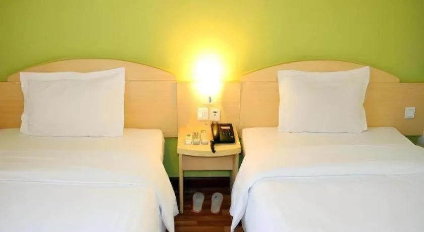Bed in 7 Days Inn Fuzhou Three Lanes and Seven Alleys Dongjiekou Metro Station