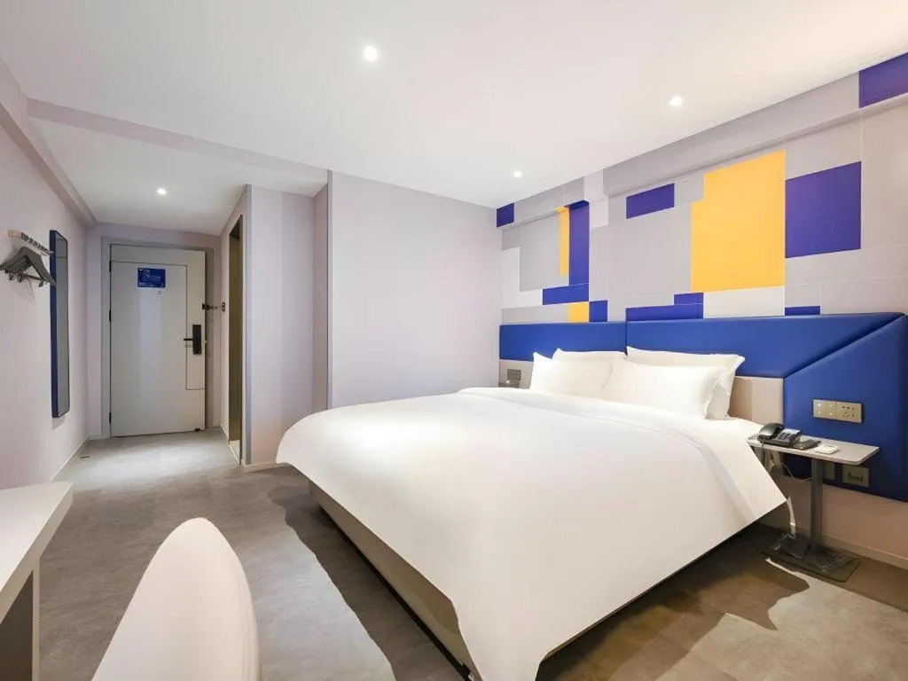 Bed in 7 Days Inn Fuzhou Three Lanes and Seven Alleys Dongjiekou Metro Station