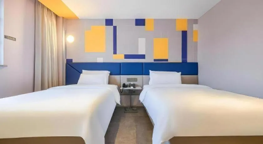 Bed in 7 Days Inn Fuzhou Three Lanes and Seven Alleys Dongjiekou Metro Station