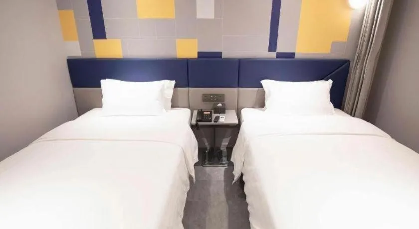 Bed in 7 Days Inn Fuzhou Three Lanes and Seven Alleys Dongjiekou Metro Station