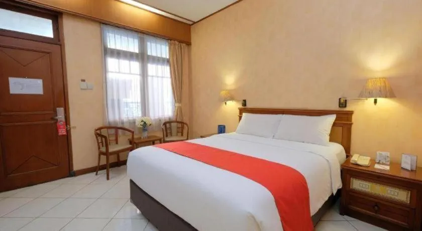 Bed in Diamond Hotel Solo